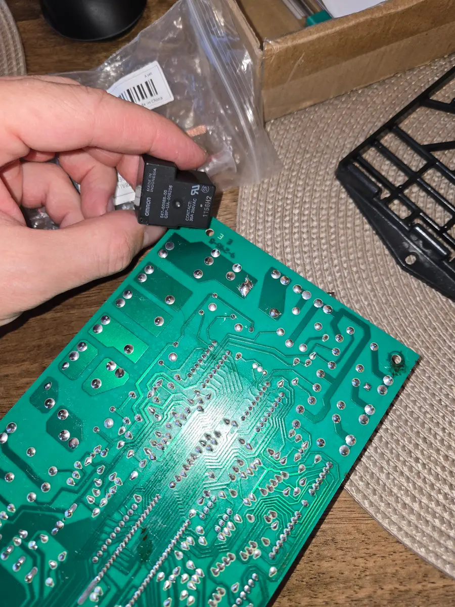 New 30-amp relay for the oven control board bake circuit