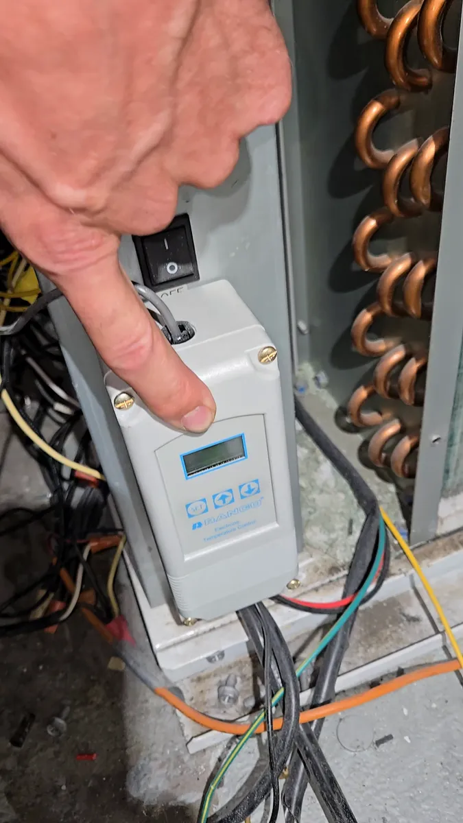 Temperature controller on the bakery walk-in cooler during diagnosis